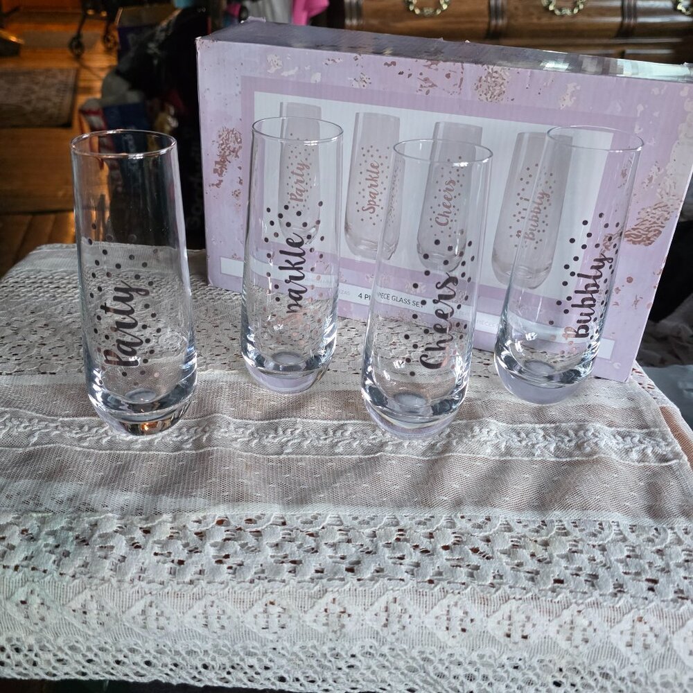 NIB ARCADIA BEAUTY LABS (4) Wine/Champagne Stemless Glasses "Sayings"